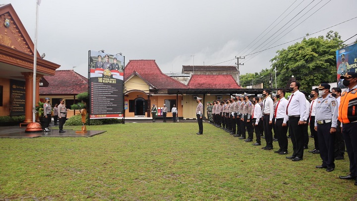 Gelar Pasukan Polres Blitar Kota dalam rangka Ops Zebra Semeru 2022. SP/Hadi Lestariono