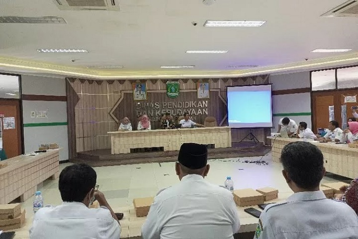 Forum konsultasi publik yang di adakan oleh Dinas pendidikan dan kebudayaan kabupaten Pasuruan.