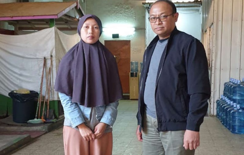 Pekerja Migran Indonesia (PMI) Siti Kurmeisa (kiri). Foto: Kemnaker.