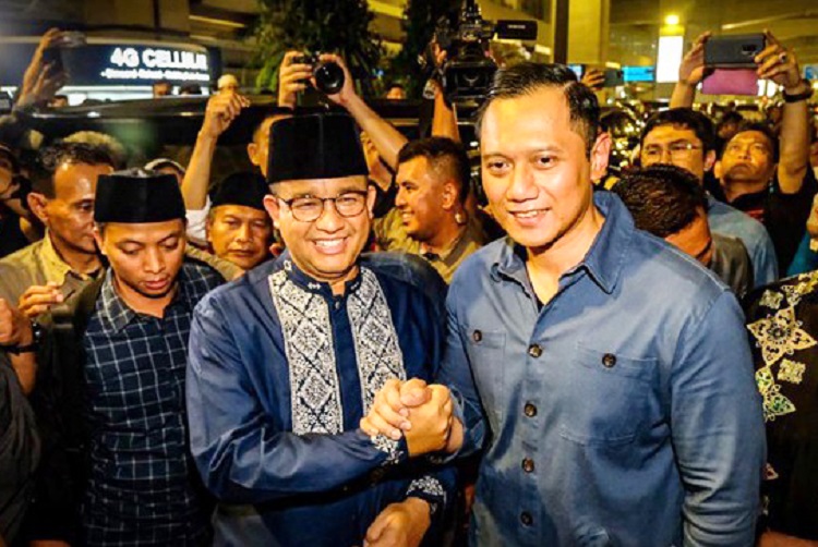 Bakal capres Anies Baswedan tiba di Bandara Soetta sepulang naik haji. Ia disambut Ketum PD Agus Harimurti Yudhoyono (AHY), relawan, dan pendukung Anies. SP/Andhika prasetiya