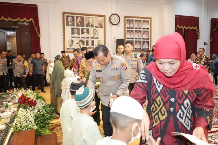 Acara silaturahmi dan tahlil bersama dengan keluarga korban tragedi Kanjuruhan Malang, di Gedung Negara Grahadi Surabaya, kemarin Kamis (02/03/2023). SP/Ariandi