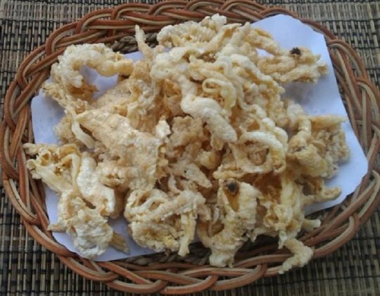 Salah satu varian jajanan keripik ceker anyam. SP/ TRG
