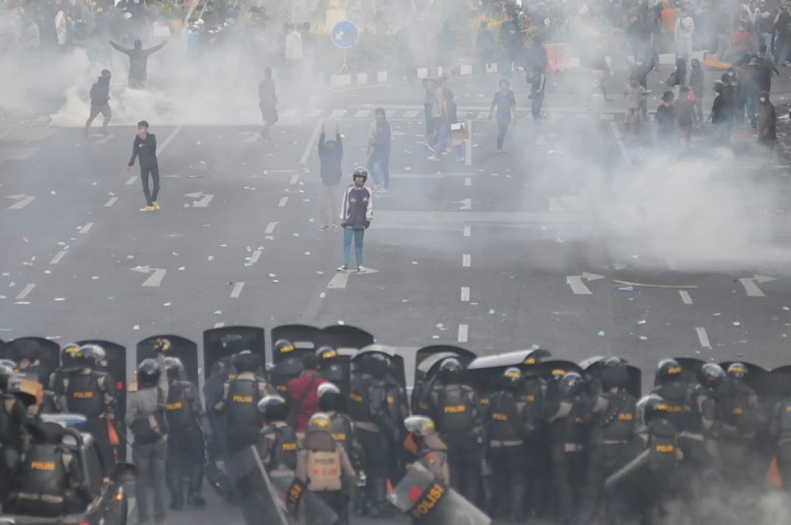 Aksi demo buruh menolak UU Cipta Kerja di Surabaya, Kamis (8/10/2020).