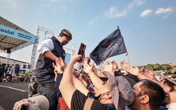 Momen Anies Baswedan saat menemui warga Jawa Tengah, pada Minggu (20/8/2023) yang sekaligus berkeliling untuk bersosialisasi.