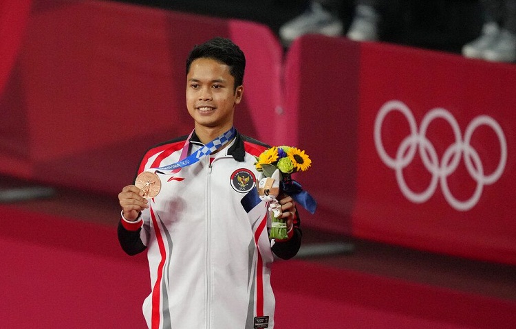 Pebulutangkis Indonesia, Anthony Sinisuka Ginting saat memperoleh mendali perunggu. SP/ AFP