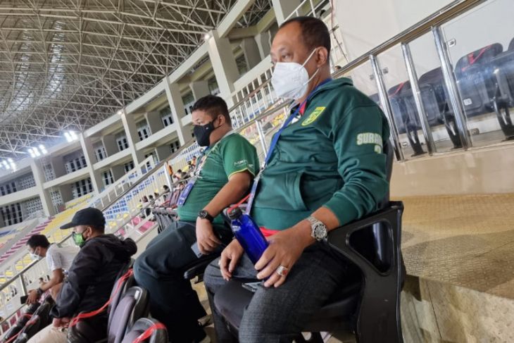 Wakil Wali Kota Surabaya Armuji saat melihat pertandingan Persebaya Surabaya melawan Persija Jakarta, Selasa (26/1) malam.. (SP/ANT/Humas Pemkot  Surabaya