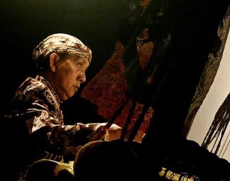 Dalang kondang Ki Manteb Sudarsono.