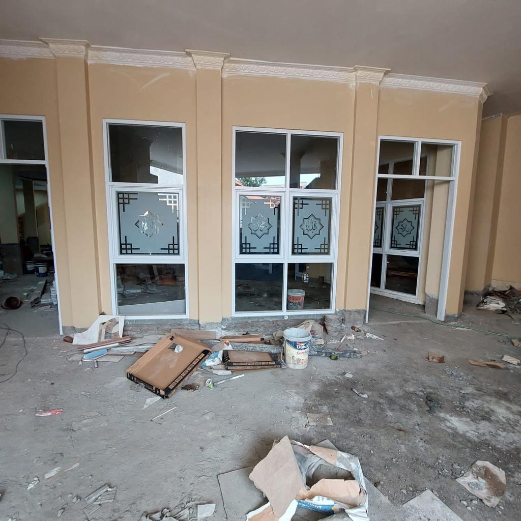 Progress pembangunan dan renovasi Masjid Al Maghfiroh SMAN 9 Surabaya. (Foto: Panitia Pembangunan Masjid SMAN 9 Surabaya)