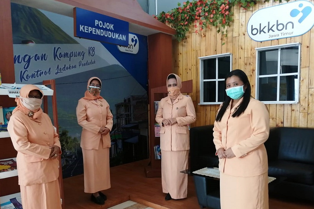 Dra. Kunkun Dewi Kurniaty Ketua Dharma Wanita Persatuan Perwakilan BKKBN Provinsi Jawa Timur.SP/Patrik Cahyo