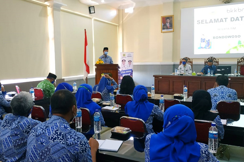 Kepala Perwakilan BKKBN provinsi Jawa Timur, Drs. Sukaryo Teguh Santoso, M.Pd  di gedung Sekretaris Daerah Kabupaten Bondowoso, Jawa Timur, Rabu (11/11/2020).SP/Patrik 