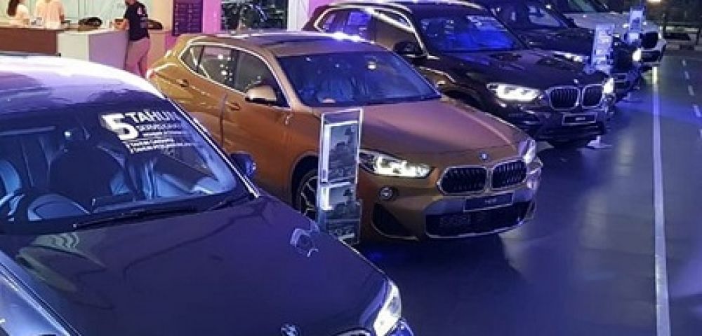 Jajaran BMW X yang dipamerkan secara lengkap di BMW Astra Surabaya. SP