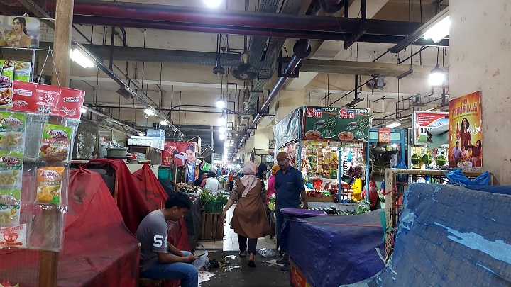 Pasar Kapas Krampung Surabaya, Minggu (11/9/2022) pagi kemarin, terlihat tak begitu ramai. Imbas kenaikan BBM, daya beli menurun. SP/aksaradia