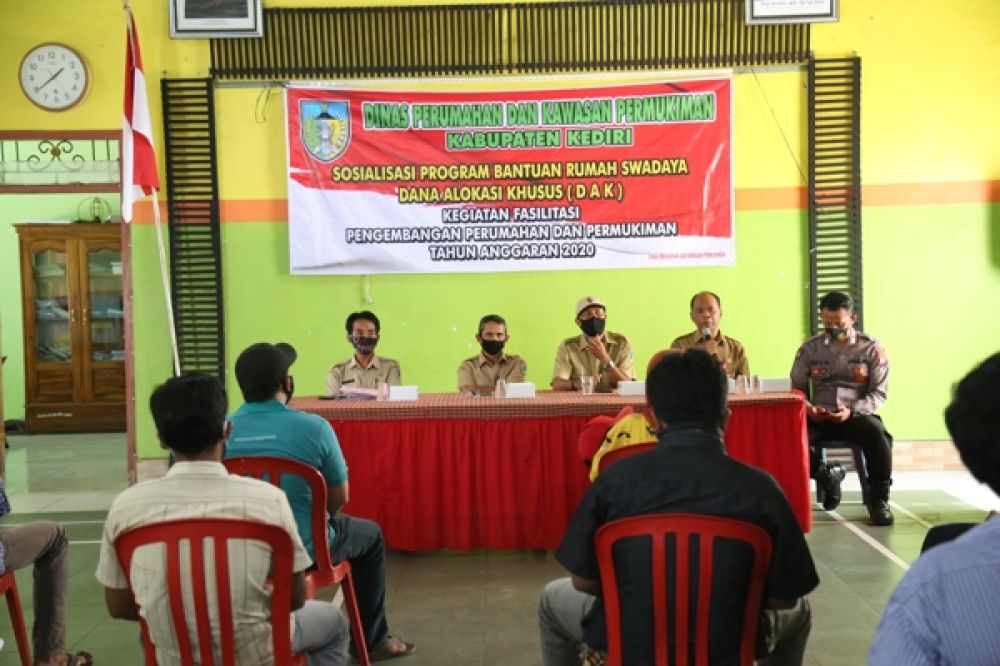 Dinas Perkim Kabupaten Kediri saat melakukan sosialisasi bantuan rumah swadaya