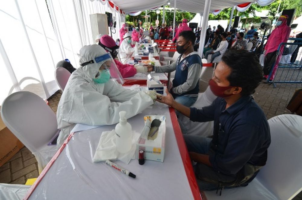 Rapid test masal yang digelar Badan Intelegen Negara (BIN) di kawasan Keputih Surabaya beberapa waktu yang lalu. SP/Arlana