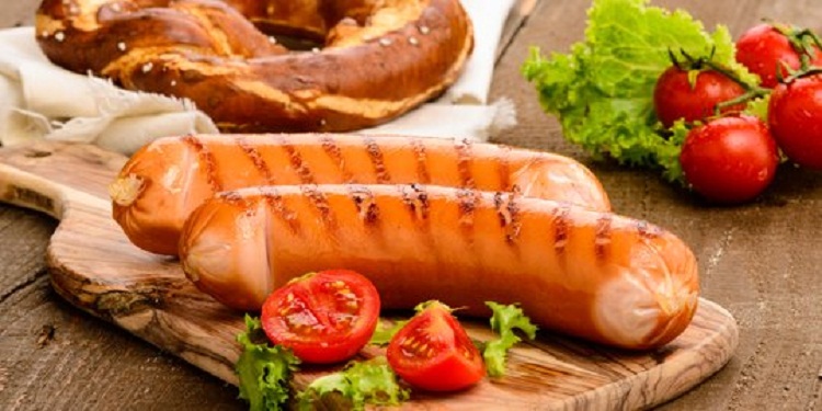 Sosis, salah satu daging olahan makanan cepat saji. SP/ SBY