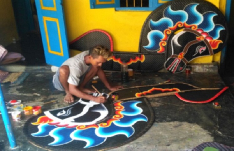 Bahtiar Romadoni, pengrajin jaran kepang. SP/ KDR