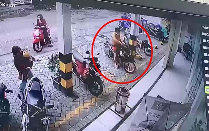 tangkapan layar kamera CCTV saat pelaku melakukan aksinya. SP/Mahbub Fikri