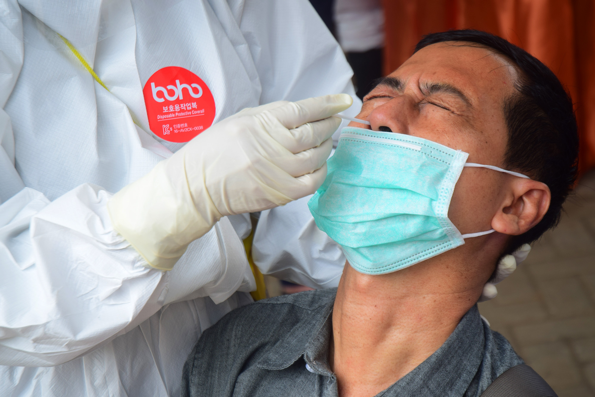 Pemkot Surabaya  berupaya terus mengantisipasi lonjakan kasus COVID-19 dengan melakukan swab test (tes usap) massal. SP/Humas Pemkot Surabaya