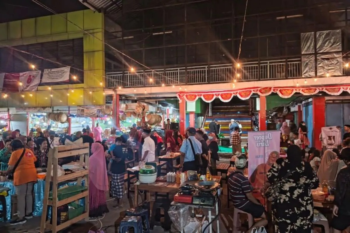 Bazar Senja Surya di halaman Pasar Kembang, Kota Surabaya. Foto: Diskominfo Surabaya.