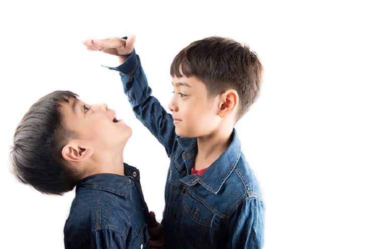 Illustrasi perbandingan anak normal dengan anak yang mengalami stunting. SP/ SBY