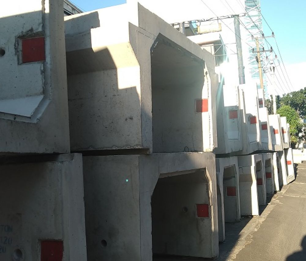  Pengerjaan box culvert di Jalan Mayjen Sungkono, tepatnya di sekitar Ruko Darmo Park yang sudah mandek selama 3 bulan.