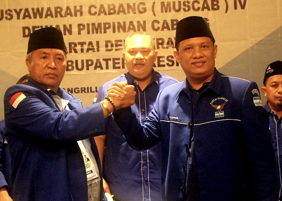 Calon Ketua DPC Partai Demokrat Kabupaten Gresik, Supriyanto (kanan) dan Edy Santoso (kiri) saat Muscab, Senin 20/6/2022.