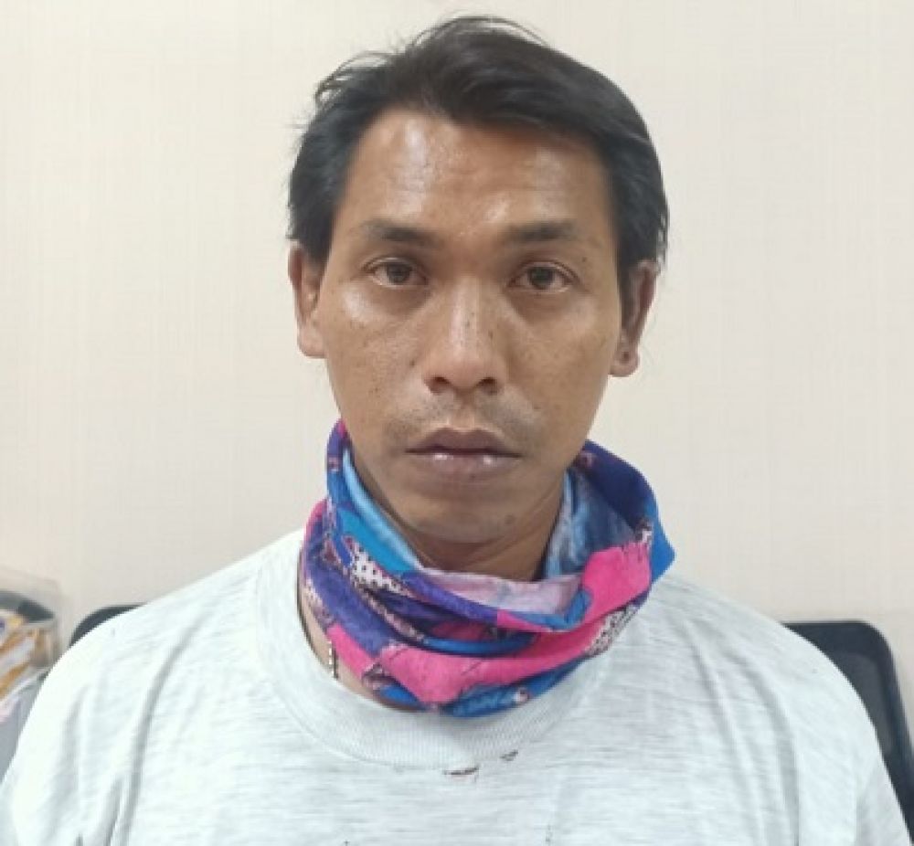 Eko Setiawan, tersangka pencabulan saat diamankan di MAPOLRESTabes Surabaya. SP/jemmi