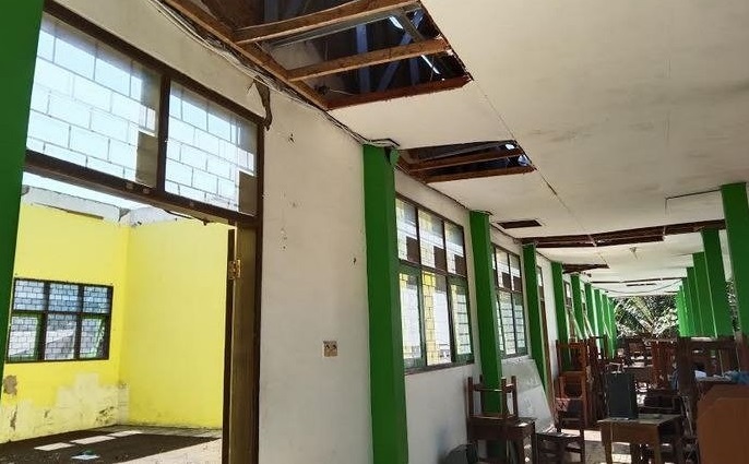 Gedung Madrasah Aliyah Negeri (MAN) 2 Malang yang rusak akibat gempa.