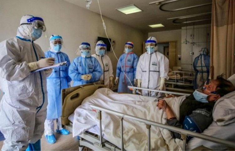 Pasien Covid-19 yang tengah menjalani perawatan di rumah sakit. SP/ PNT