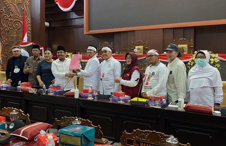 Wakil Ketua DPRD Jatim Anwar Sadad saat menerima aspirasi dari Asosiasi perawat dan dokter di Gedung DPRD Jatim, 8/5/2023. 