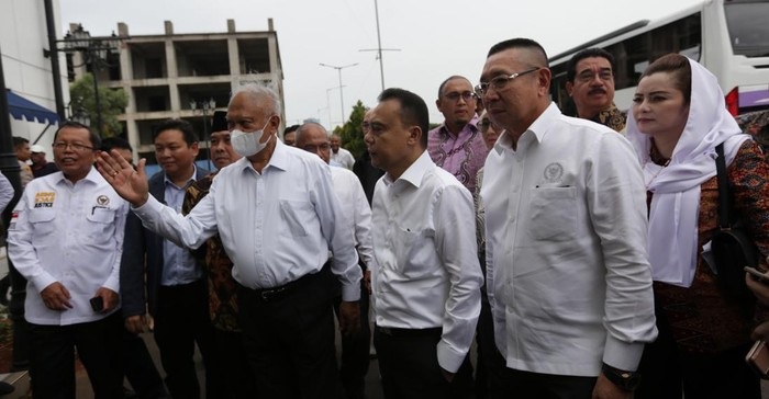 Sejumlah anggota Komisi III, V, VI, dan IX DPR RI saat sidak di proyek Meikarta di kawasan Bekasi.