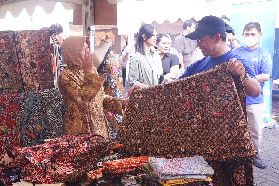 Kegiatan Gebyar UMKM di Area Parkir Gedung Keuangan Surabaya I Jawa Timur, Jum’at (17/03/2023). Foto: SP/Ariandi.