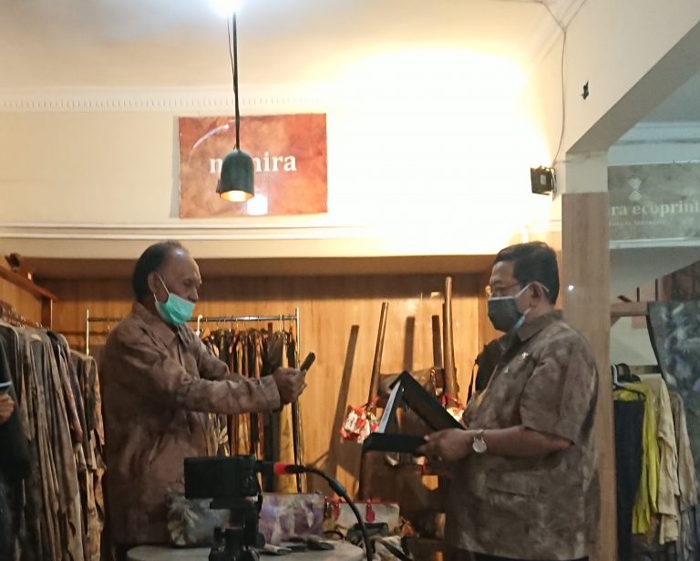 Kegiatan digital Ngobrol Koperasi Kekinian (NGOPI) yang menginspirasi bersama Namira Ecoprint digelar III secara live di Dekopinda Surabaya Channel. SP/DEKOPINDA SURABAYA