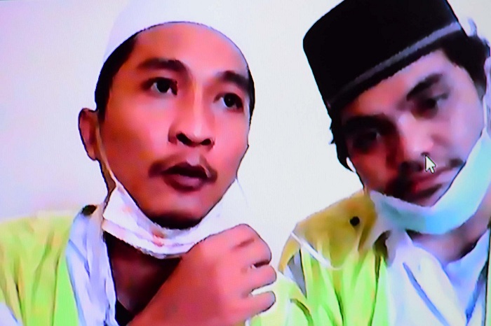 Terdakwa I Pitono Bin Sugianto  dan Terdakwa II Abdul Halim Bin H. Ahmad Sukron memberikan keterangan saat persidangan kasus pencurian di ruang Cakra, Pengadilan Negeri Surabaya, Senin (21/12).SP/Patrik Cahyo 