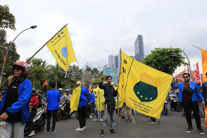 Massa PMII se Surabaya menggeruduk Kantor Balai Kota Surabaya yang menolak kebijakan kenaikan BBM. SP/Arisandi