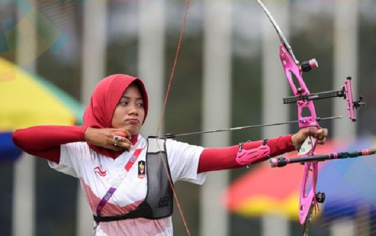 Diananda Choirunisa saat latihan memanah. SP/ Getty Image