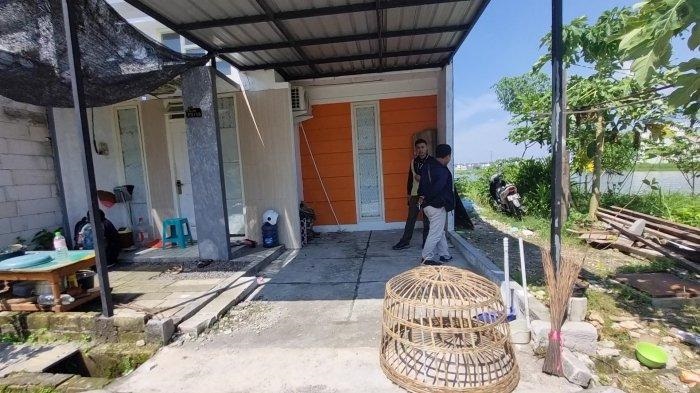Lokasi rumah dukun gadungan di Perumahan Grand Verona Regency Gresik, saat digeledah oleh tim Penyidik Polres Gresik.