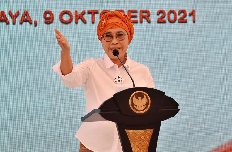 anggota komisi XI DPR RI Indah Kurnia saat memberikan sambutan, pada acara ceremonial peletakan batu pertama gedung OJK di Jl. Gubernur Suryo, Surabaya, Sabtu 9/10/2021. Sp Arlana