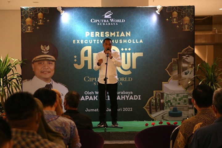 Walikota Surabaya Eri Cahyadi saat meresmikan Mushalla di Ciputra World Surabaya. SP/Semmy Mantolas