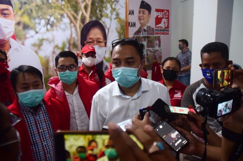 Eri Cahyadi memberikan keterangan usai konsolidasi dengan Adi Sekjen Partai Solidaritas Indonesia(PSI) di posko DPD PSI, Surabaya, Jawa Timur, Kamis (24/9). SP/Patrik Cahyo