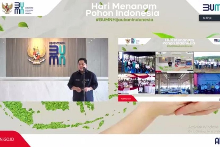 Menteri BUMN Erick Thohir meluncurkan gerakan penanaman pohon BUMN serentak dalam Hari Menanam Pohon Indonesia pada Minggu (28/11). 
