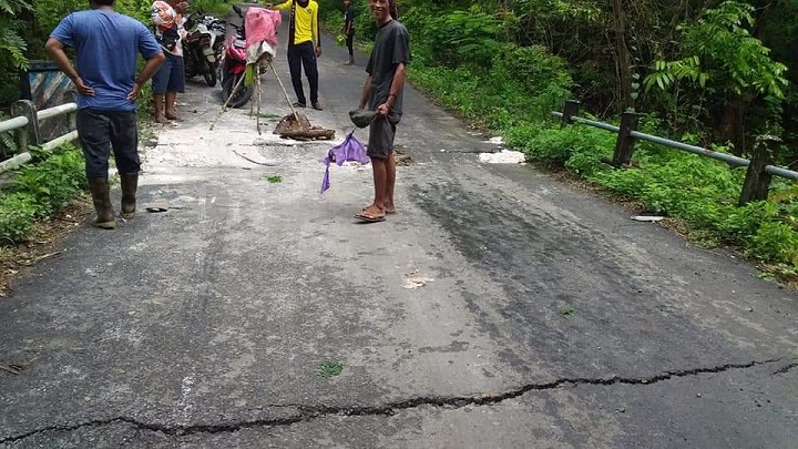 Kondisi jembatan di Sadapan Solokuro yang menghubungkan Blimbing-Pucuk Ambles. SP/IST