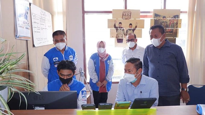 Bupati Lamongan saat melihat langsung kegiatan di kantor POL. SP/MUHAJIRIN KASRUN