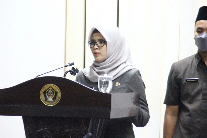 Gubernur Jawa Timur Khofifah Indar Parawansa dalam satu kesempatan memberikan arahan pada ASN Pemprov Jawa Timur