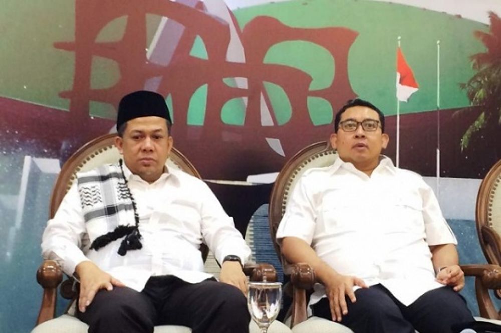 Duet Wakil Ketua DPR-RI periode 2014-2019, Fahri Hamzah dan Fadli Zon disebuah acara di Geduung DPR-RI usai Sholat Jumat, pada Maret 2019.
Foto: SP/set-DPR RI