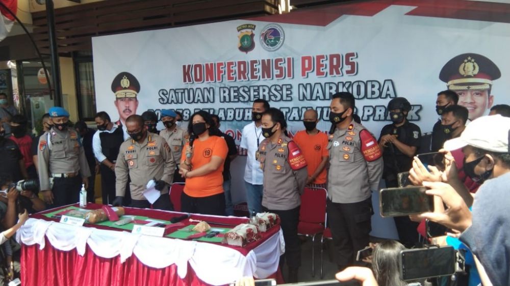 Rilis kasus penggunaan dan kepemilikan ganja yang menjerat drummer band J-Rocks.