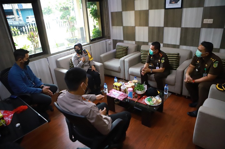 Kapolres Pelabuhan Tanjung Perak menerima kunjungan kerja Kajari Tanjung Perak. SP/Mahbub Fikri