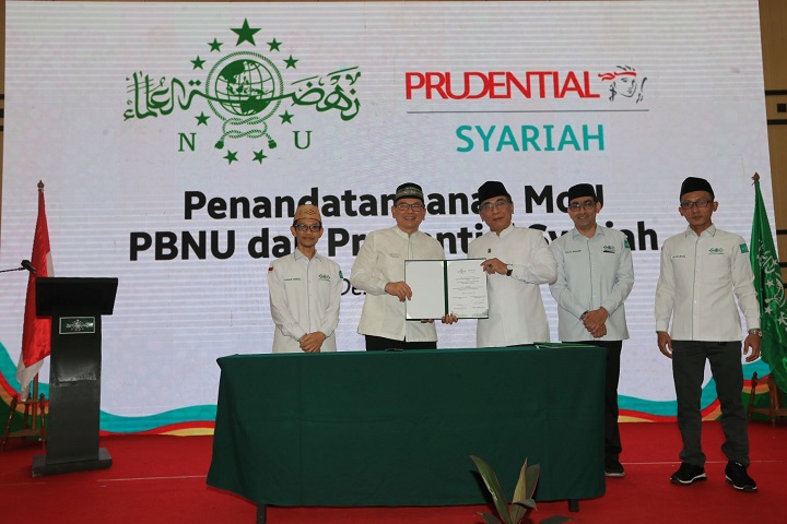 PBNU & Prudential Syariah melakukan penandatanganan MoU untuk kerja sama literasi dan inklusi keuangan Syariah.