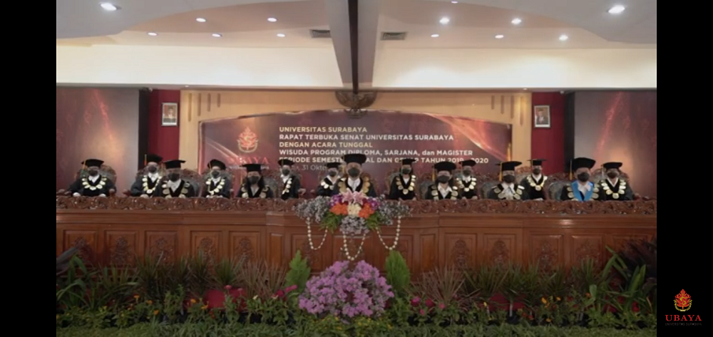 Wisuda perdana Fakultas Kedokteran Ubaya di tengah pandemi, Sabtu (31/10/2020).SP/Byta Indrawati.