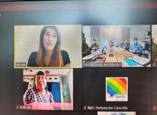 Tangkapan layar saat Dirjen Dukcapil Kemendagri Zudan Arif berdialog secara daring dengan beberapa orang transgender, kemarin.